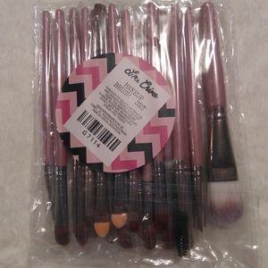 Makeup brushes